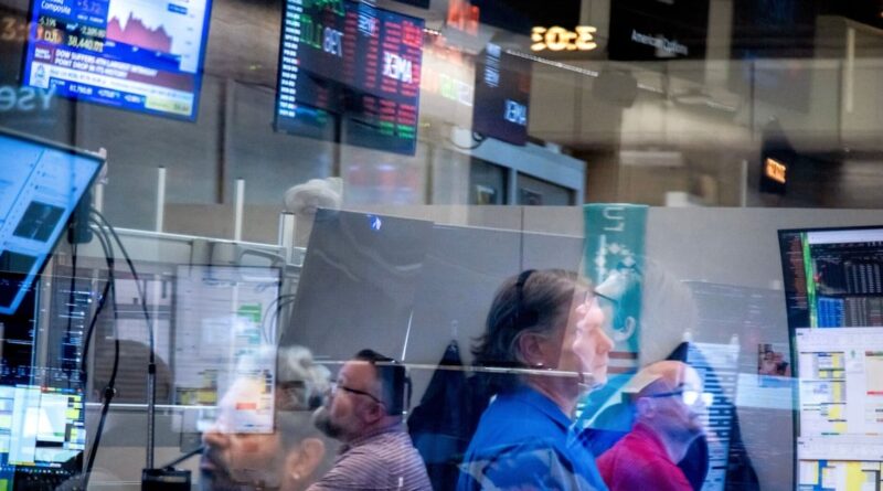 Wall Street and Dollar combined with investors returned to the United States